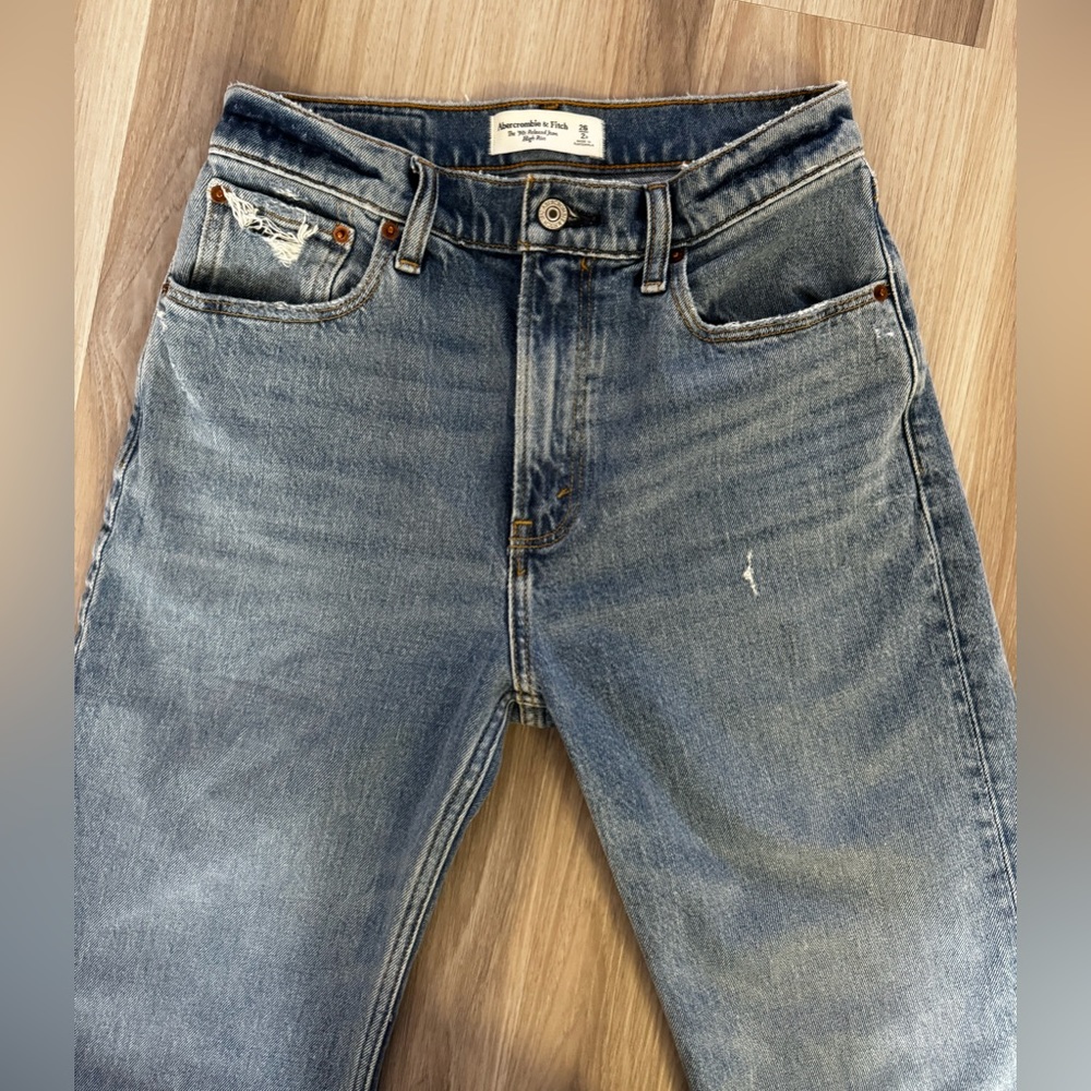 Abercrombie & Fitch The 90s Relaxed Jean High Rise - Picture 4 of 7
